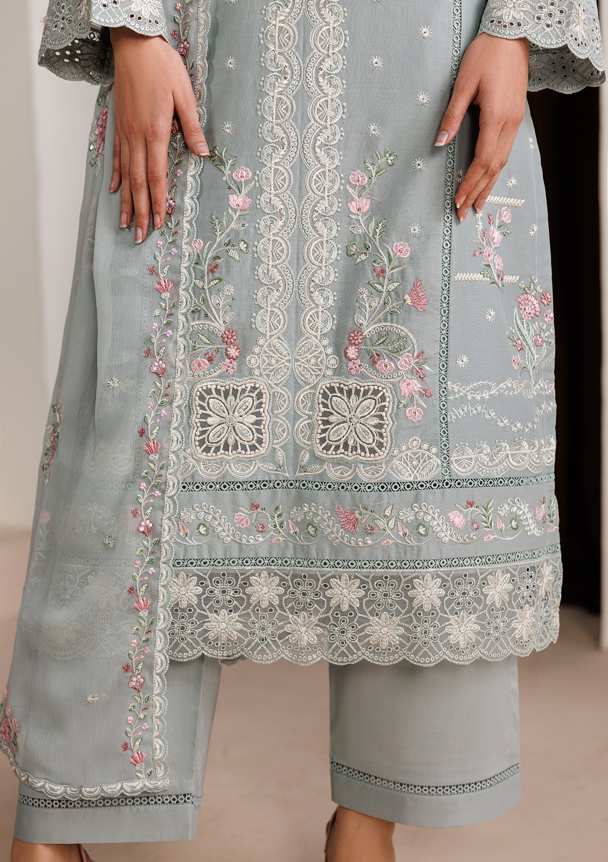 LUXURY Embroidered LAWN BT006719-PST