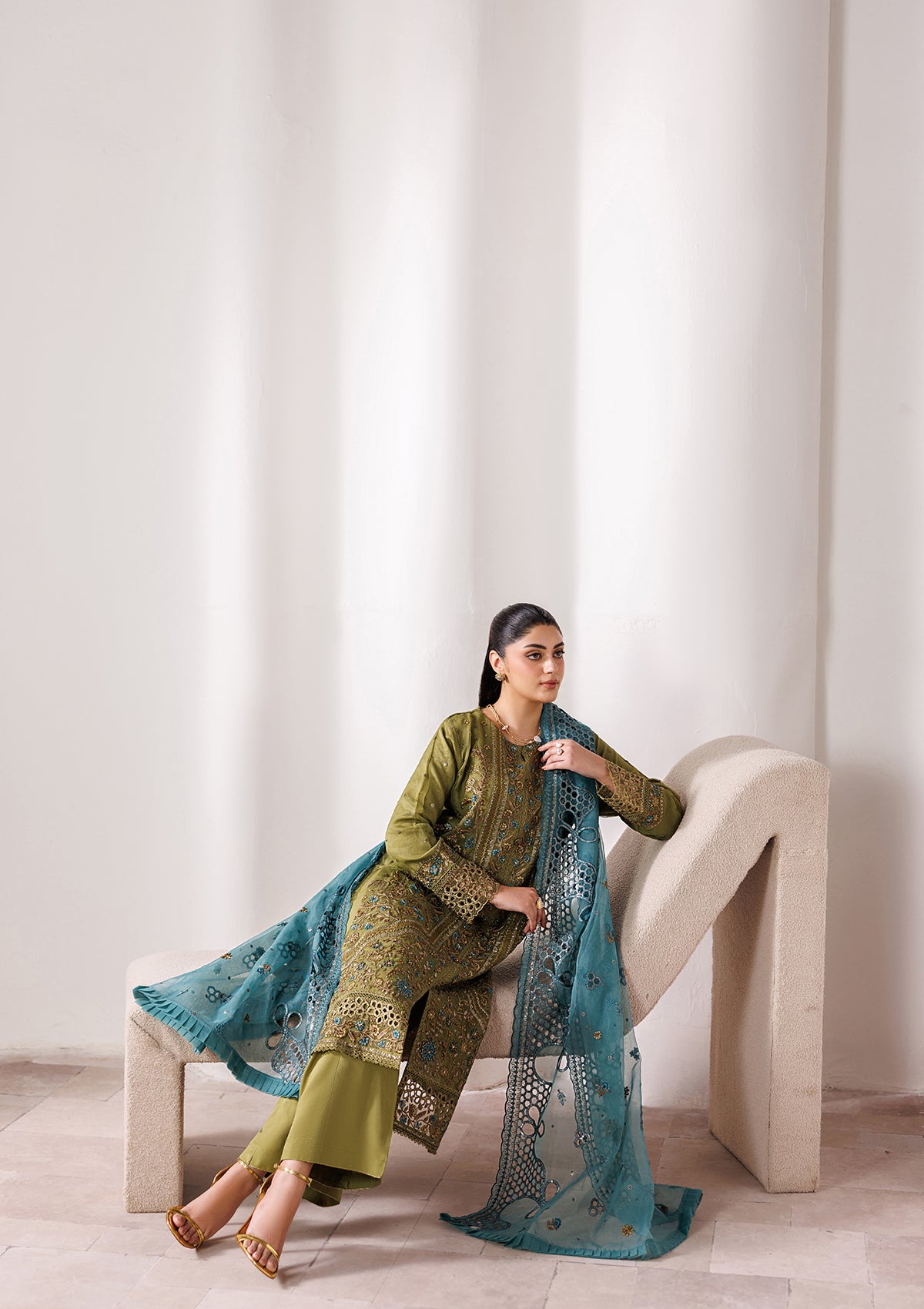 LUXURY Embroidered organza BT006825-OLV