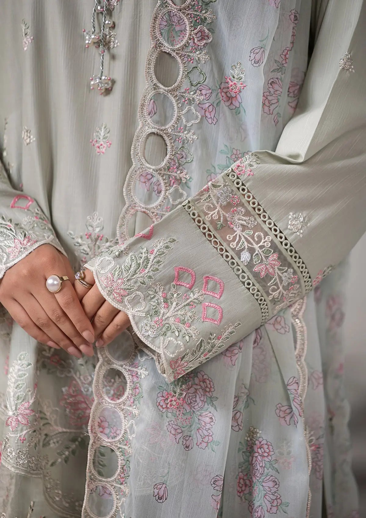 (BT006403-PST) Bin Tayyab