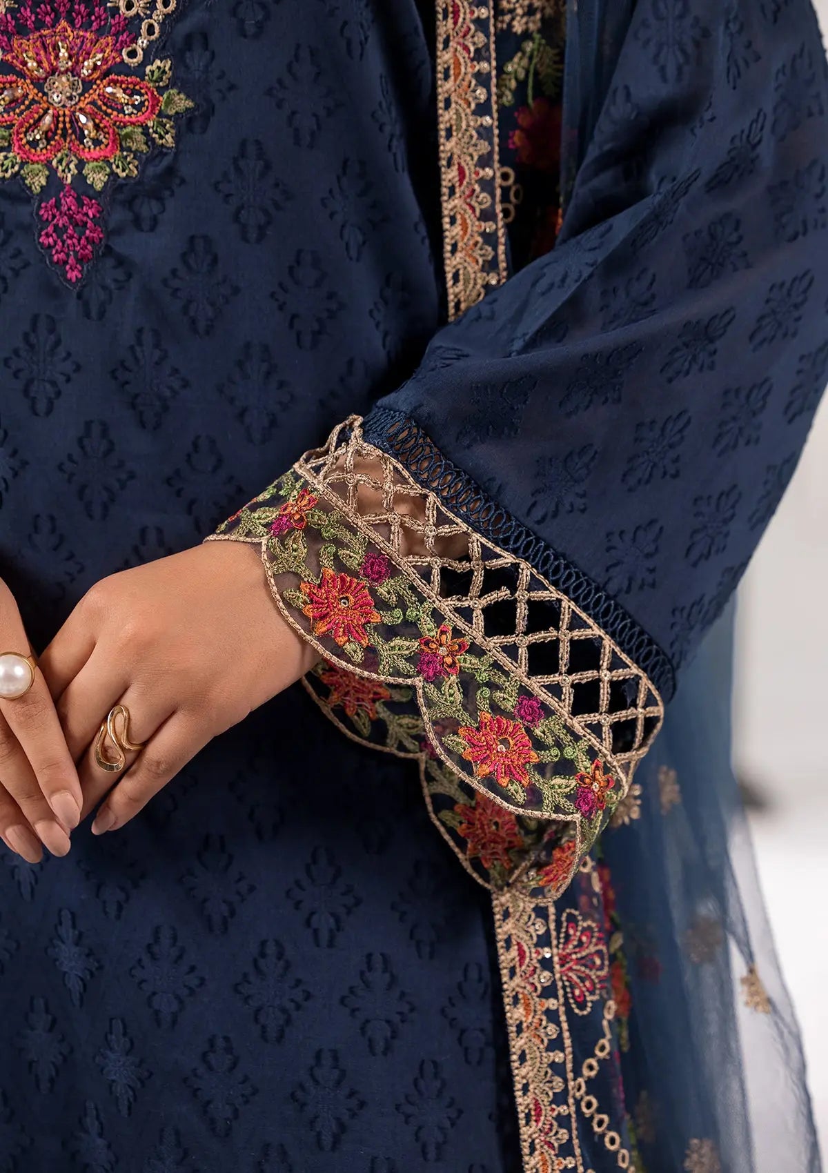 (BT006374-BLU) Bin Tayyab