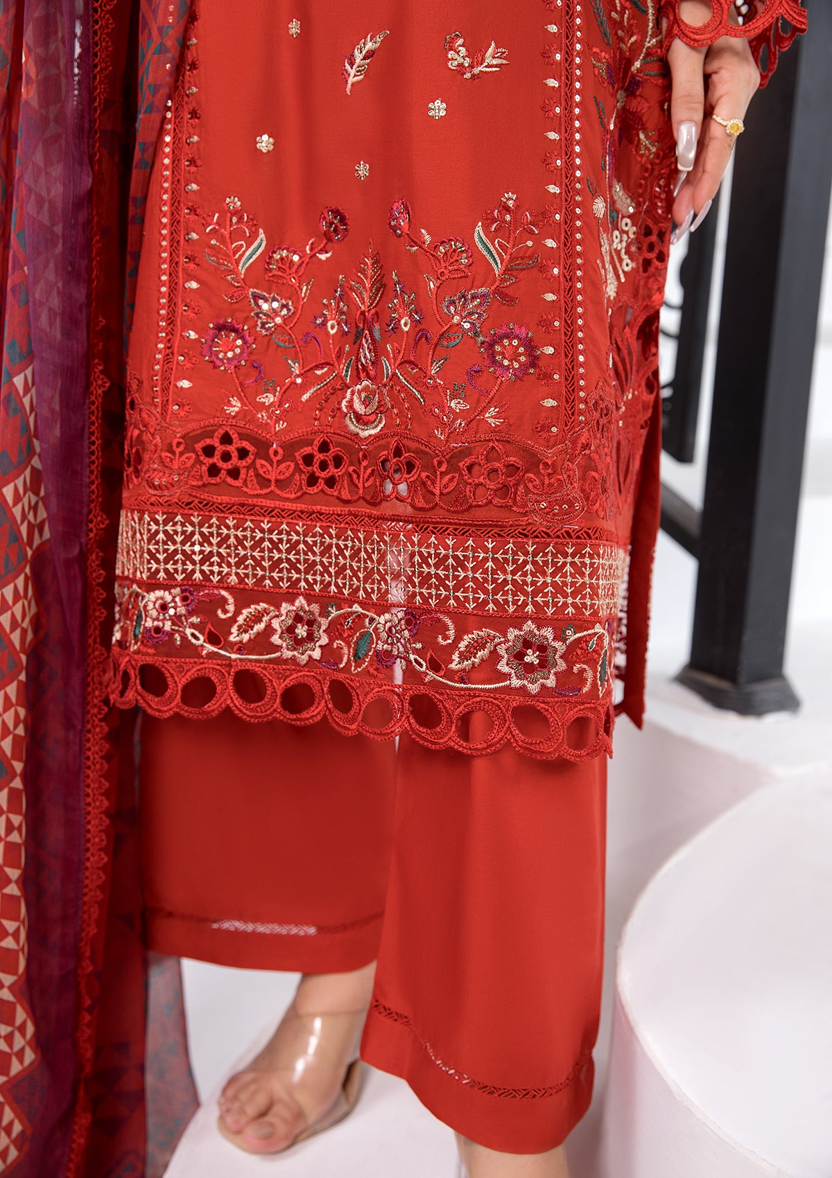 (BT006403-RED)
