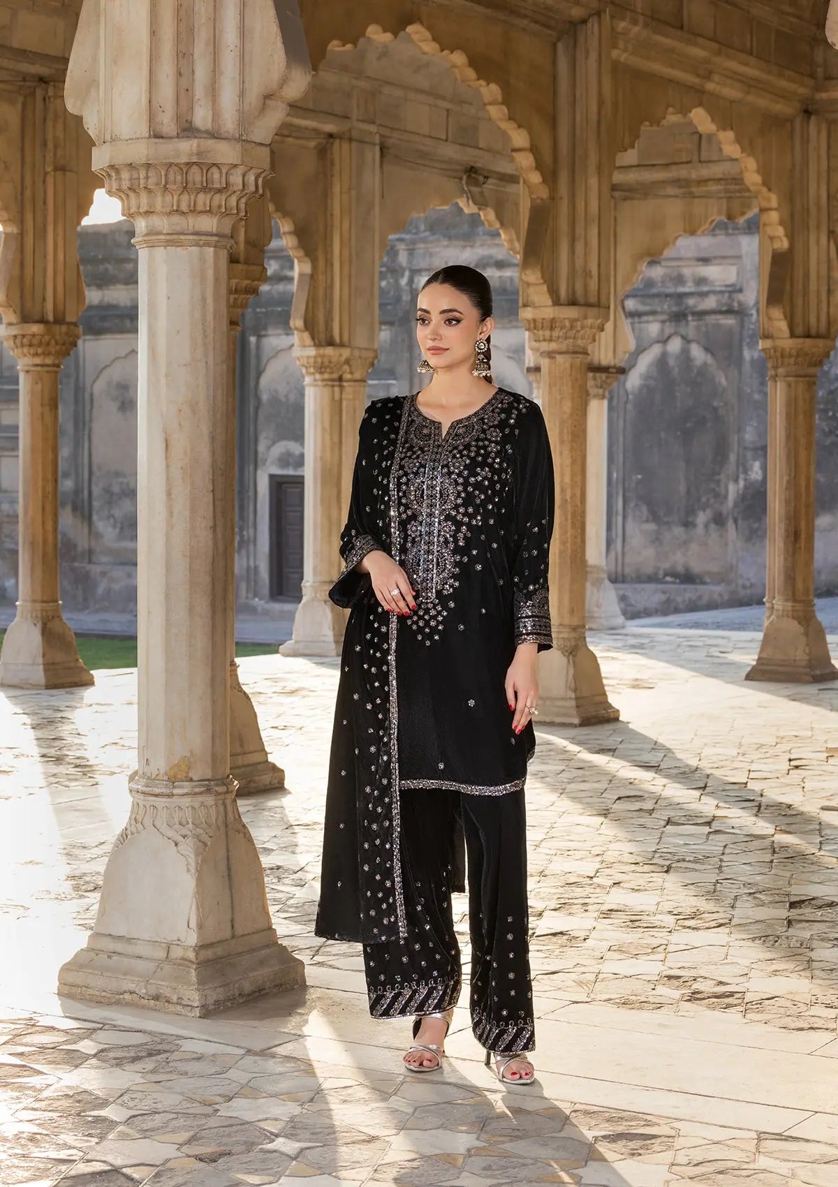 Embroidered Velvet BT6529-BLK Bin Tayyab