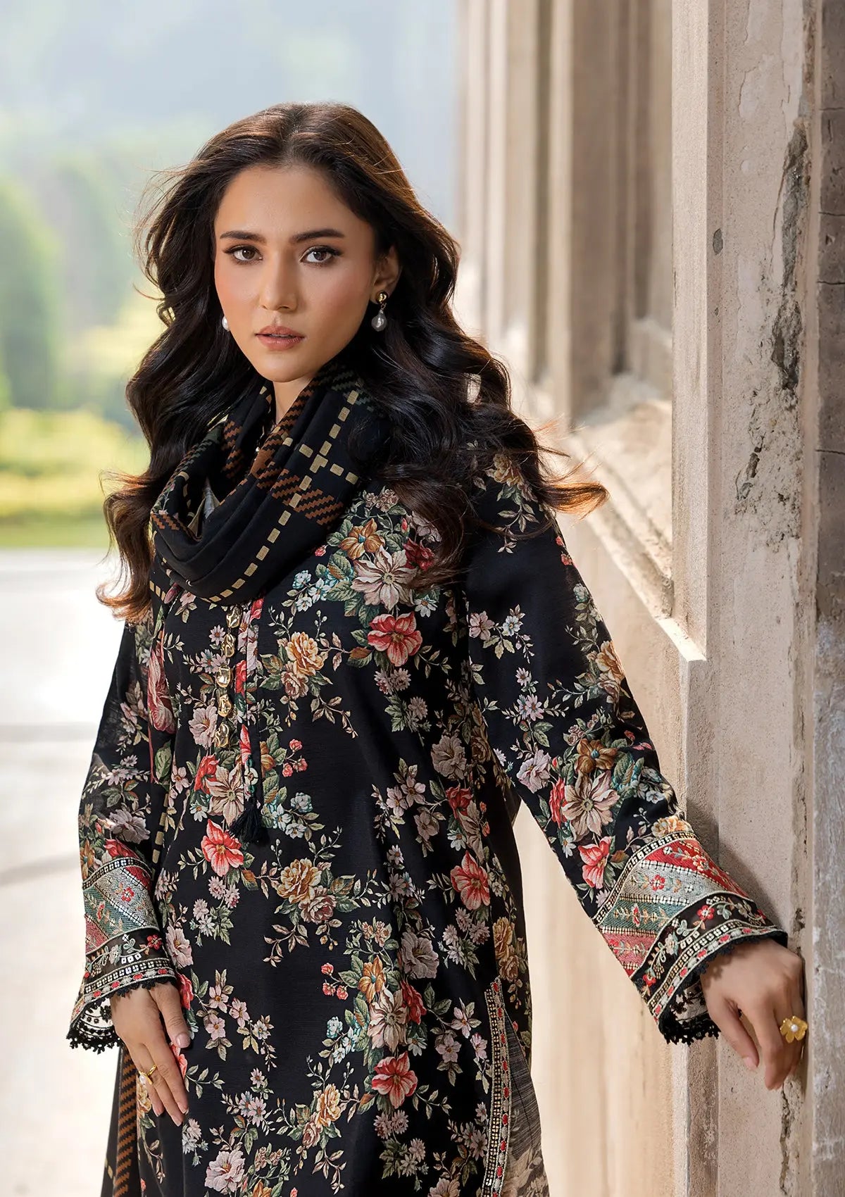 EMBROIDERED KHADDAR BT6513-SBK Bin Tayyab