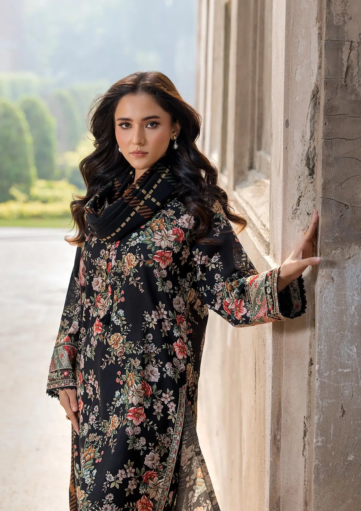 EMBROIDERED KHADDAR BT6513-SBK Bin Tayyab