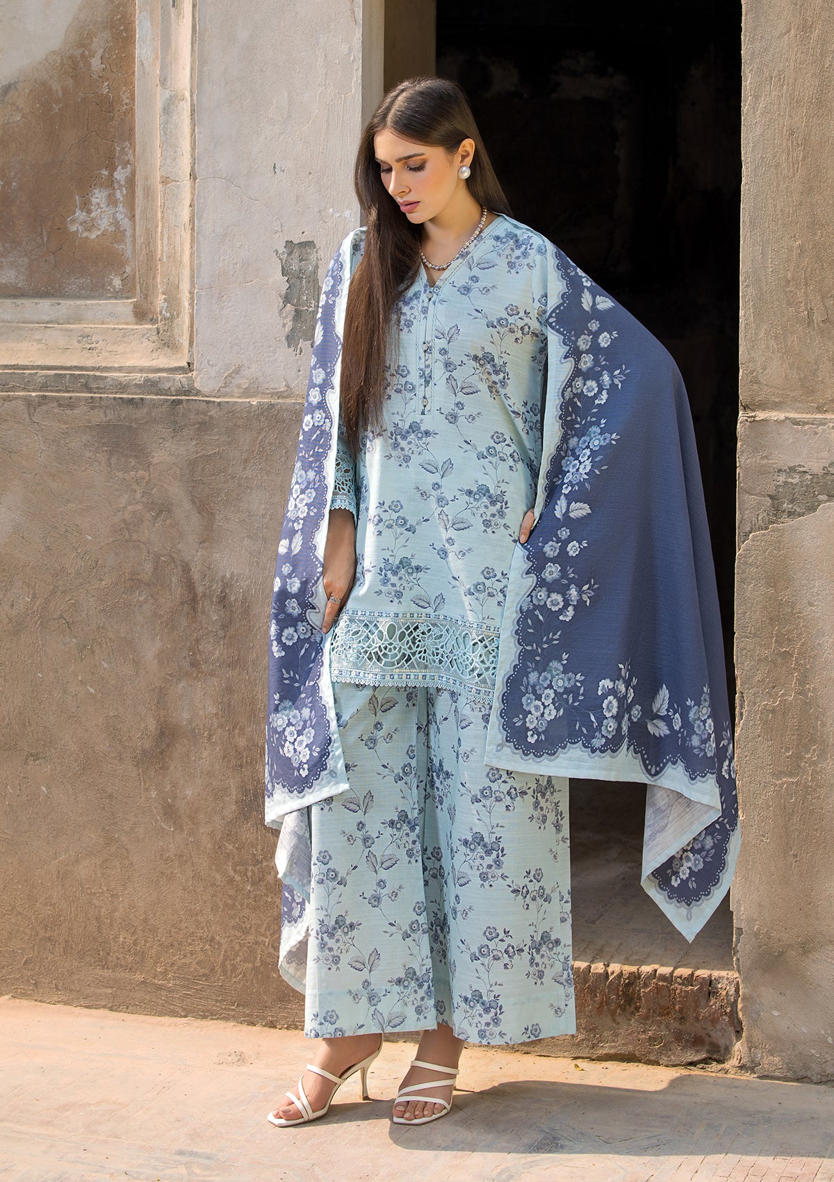 EMBROIDERED KHADDAR BT6513-LFZ