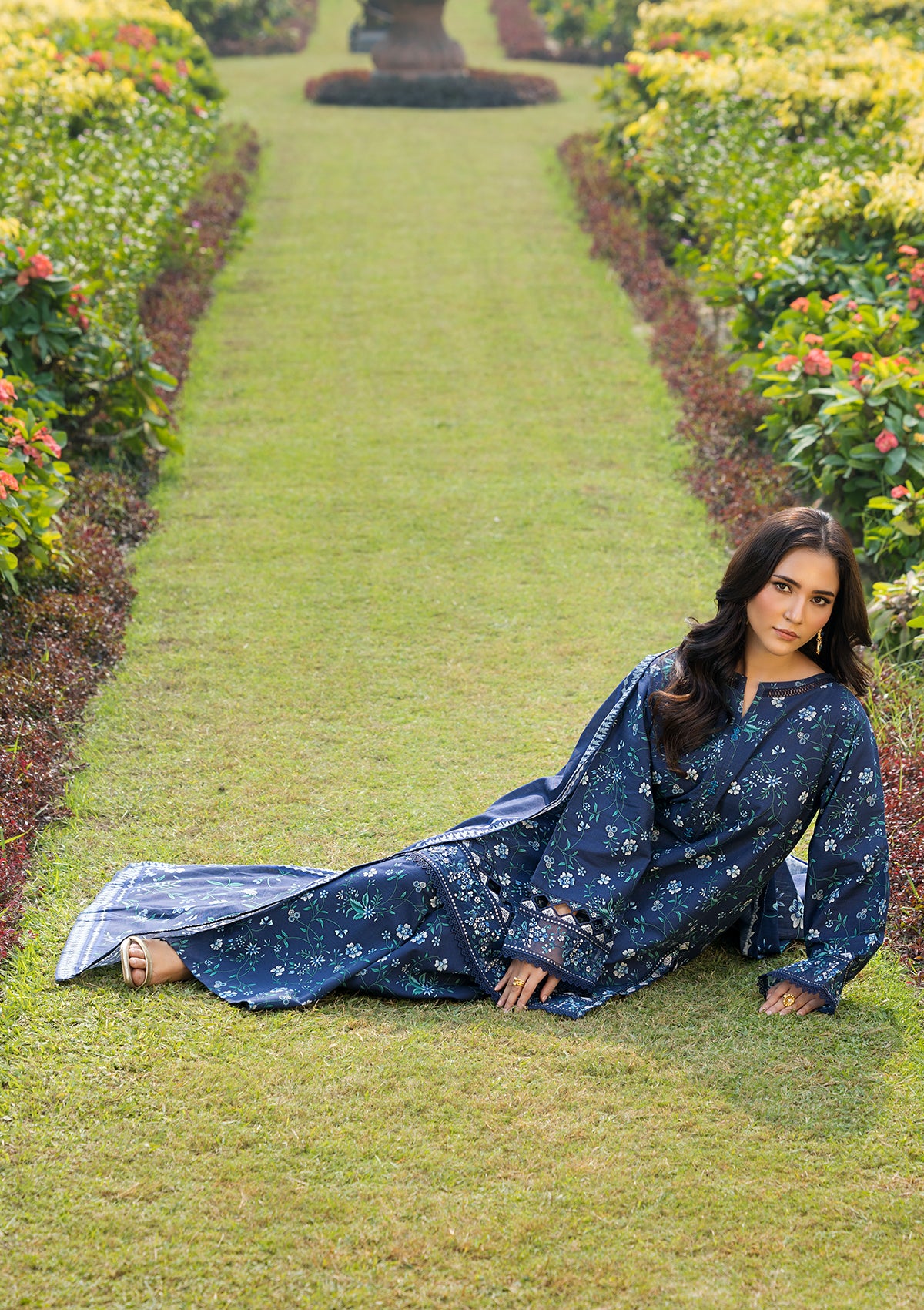 EMBROIDERED KHADDAR BT6513-DBL