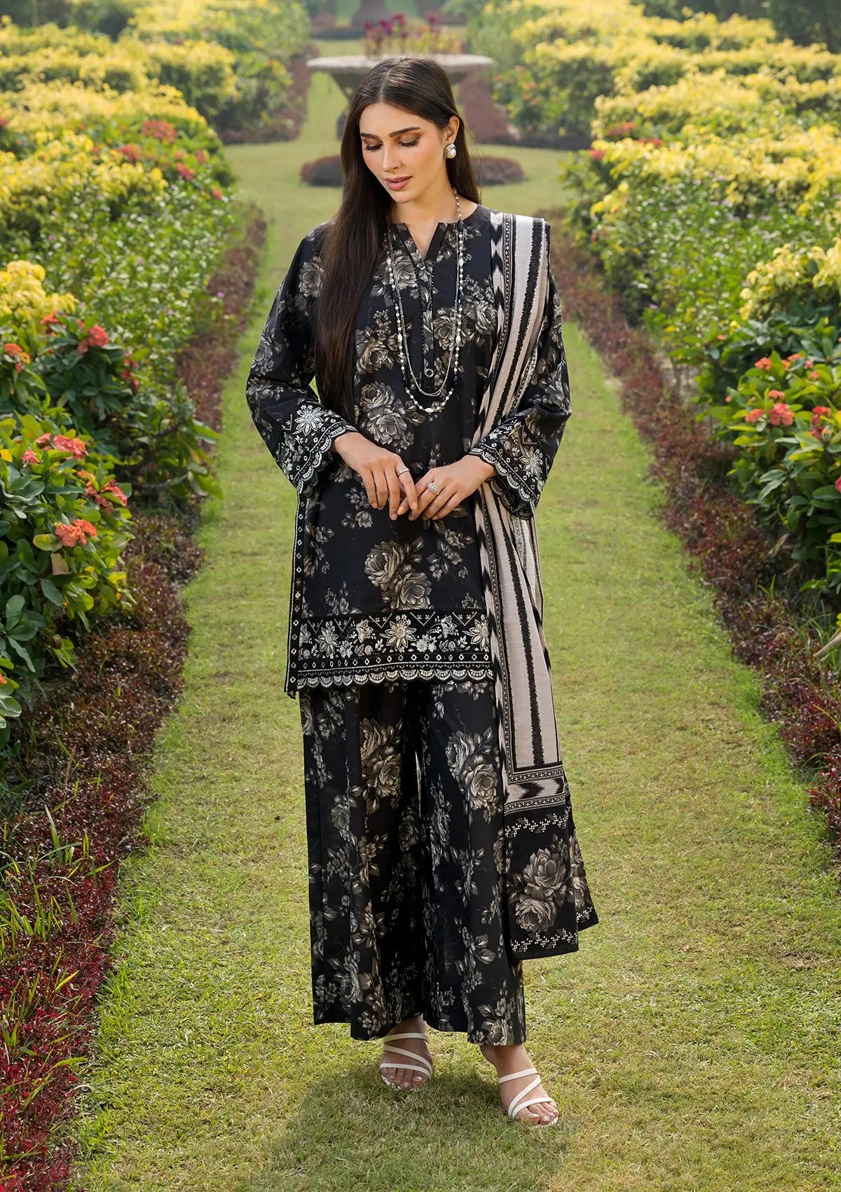 EMBROIDERED KHADDAR BT6513-BLK Bin Tayyab