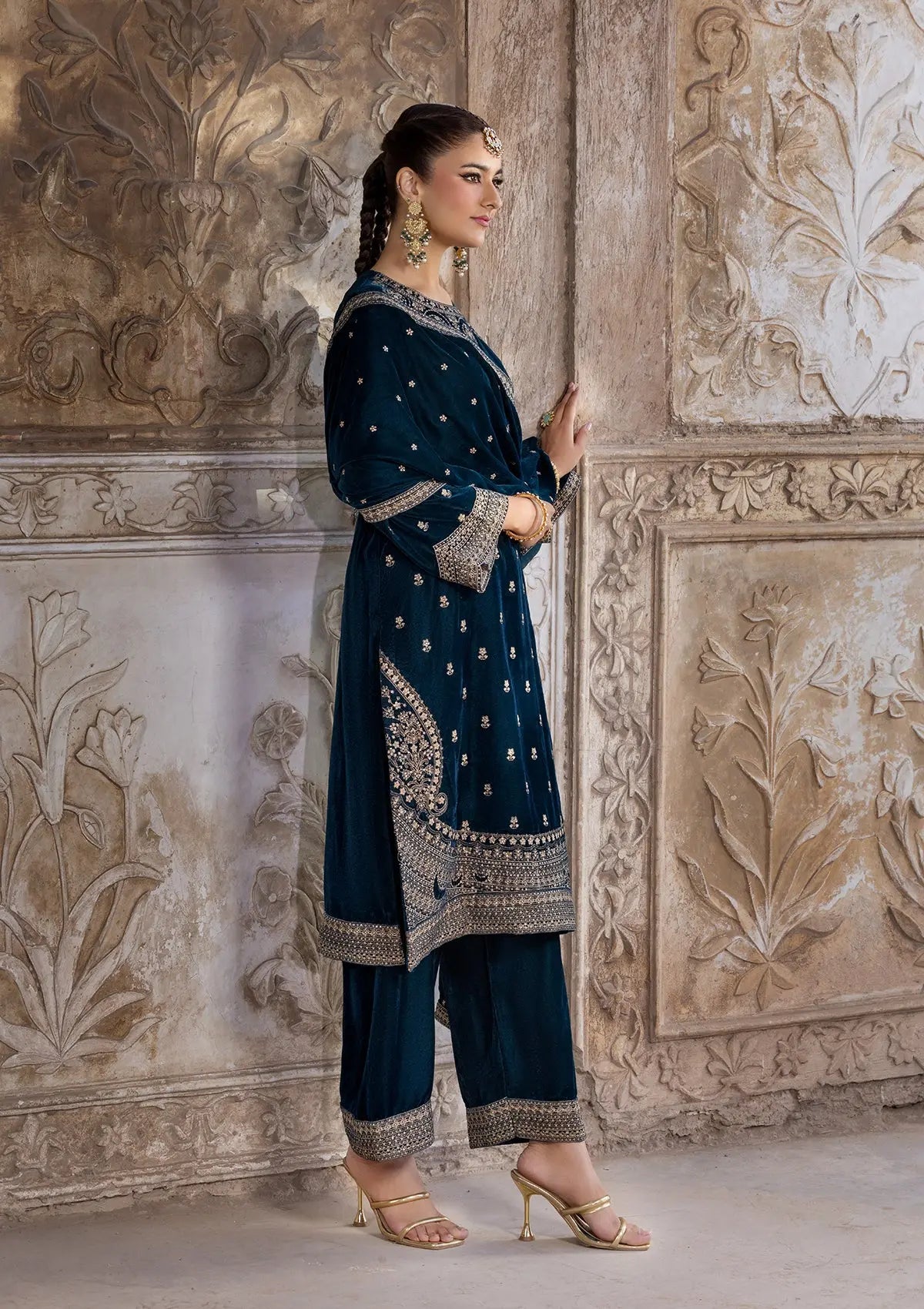 Embroidered Velvet BT6529-DBL Bin Tayyab