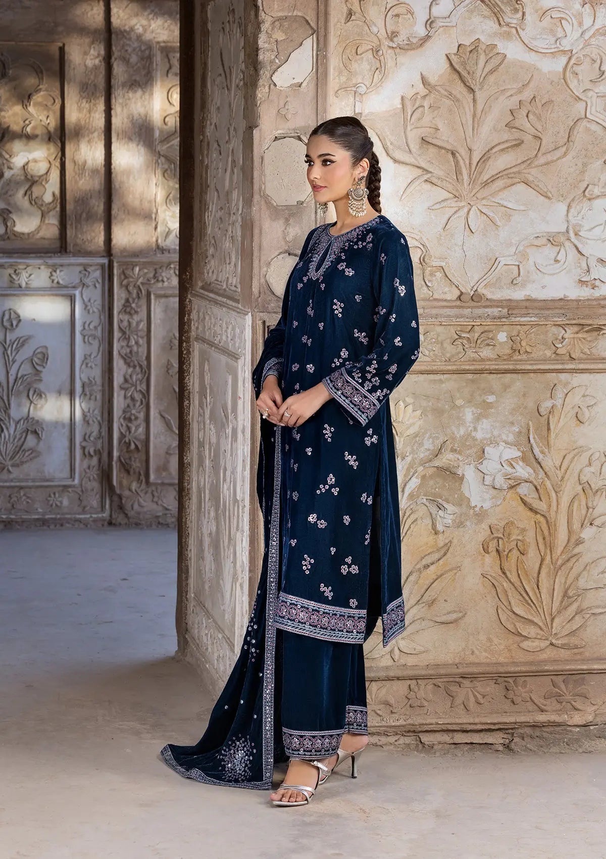 Embroidered Velvet BT6529-BLU Bin Tayyab