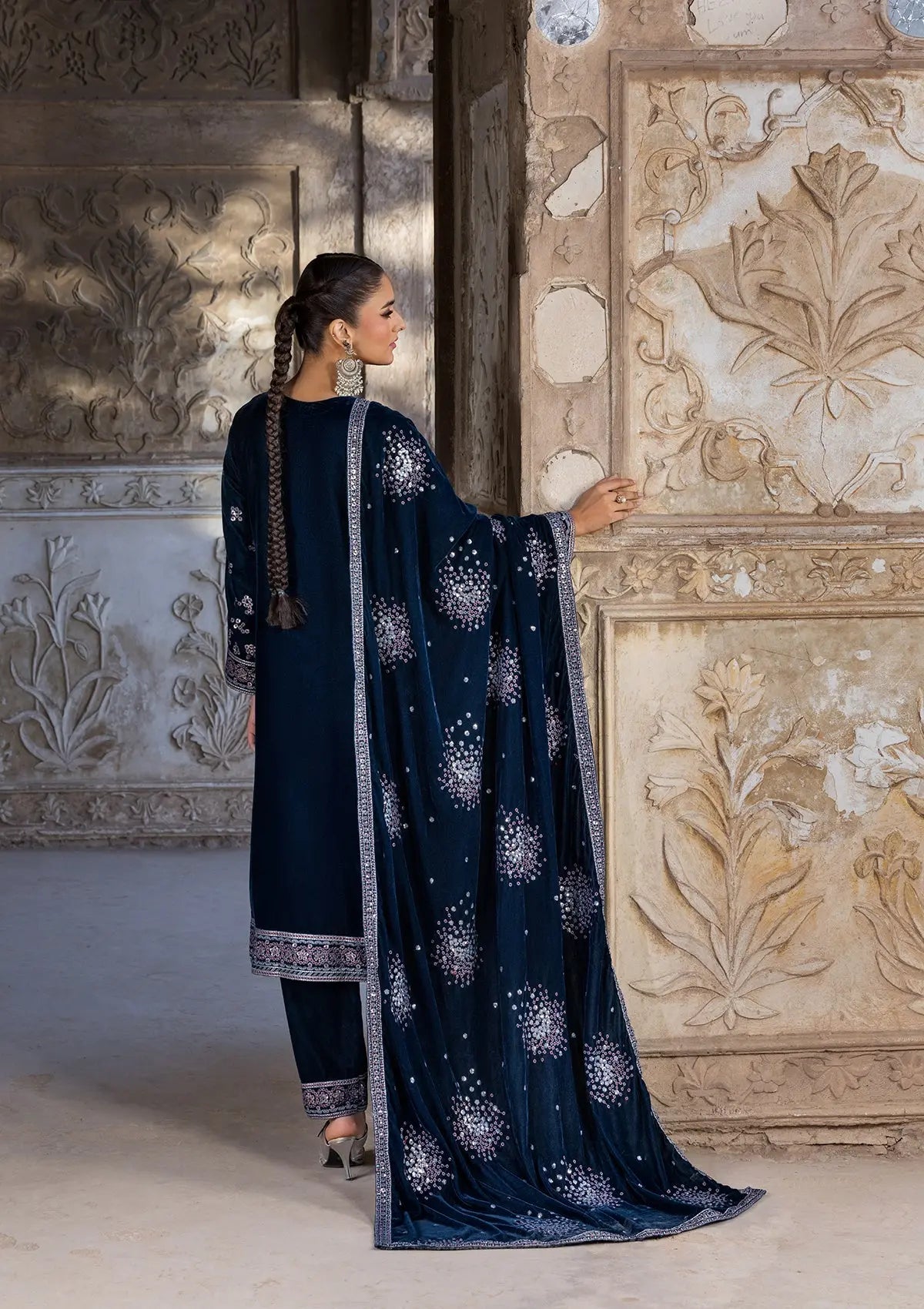 Embroidered Velvet BT6529-BLU Bin Tayyab