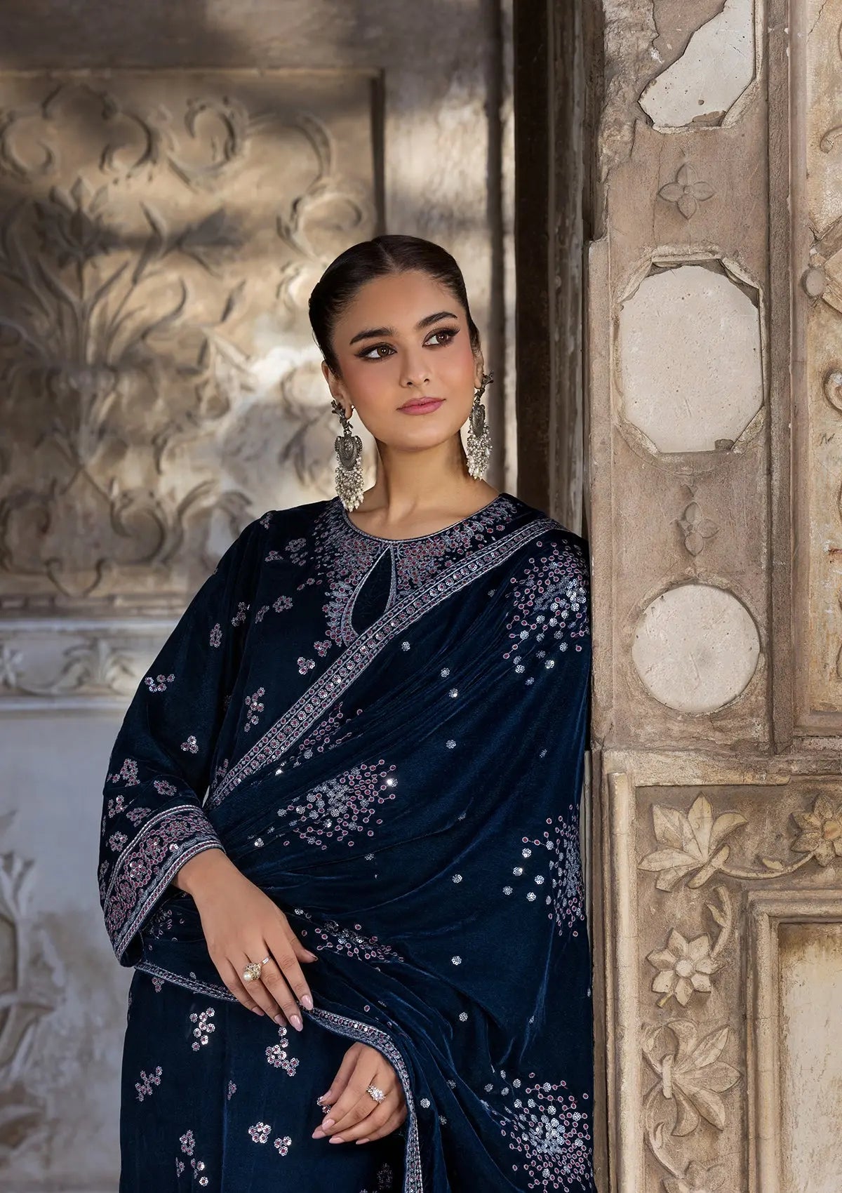 Embroidered Velvet BT6529-BLU Bin Tayyab