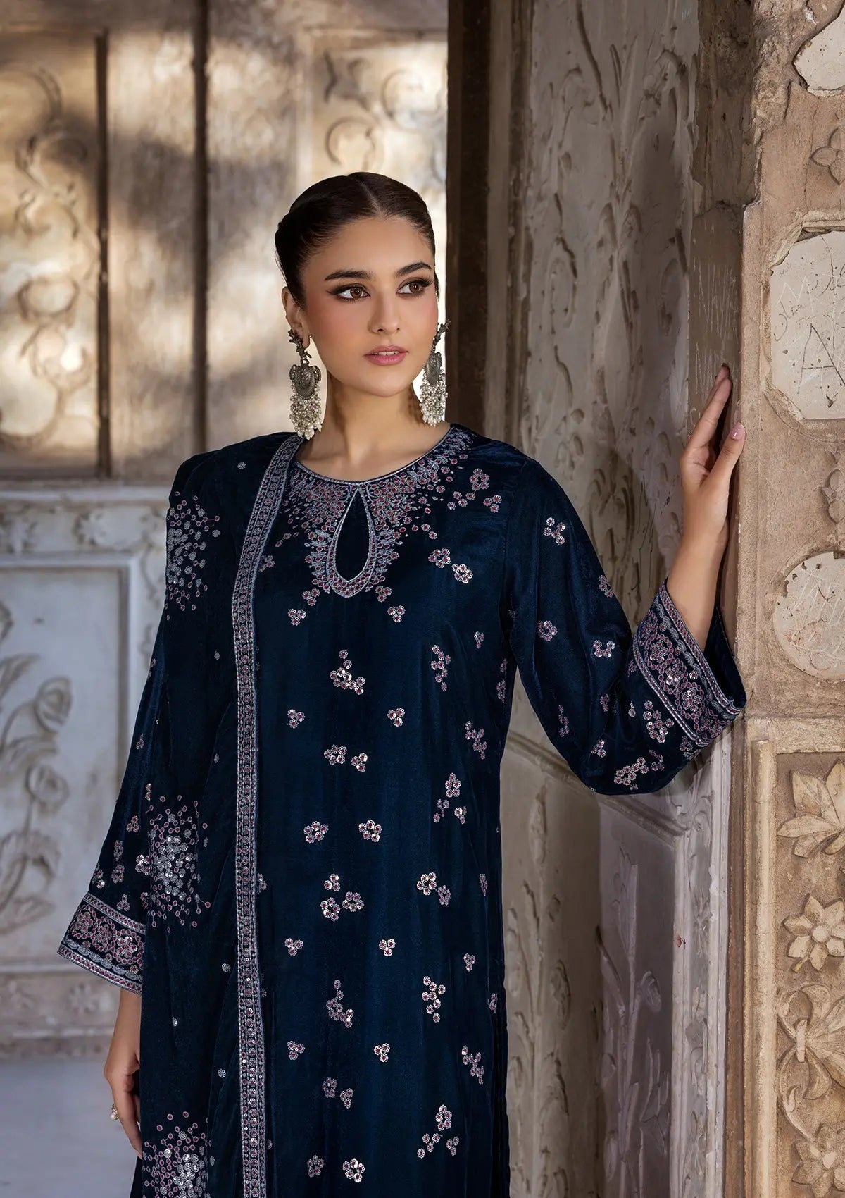 Embroidered Velvet BT6529-BLU Bin Tayyab