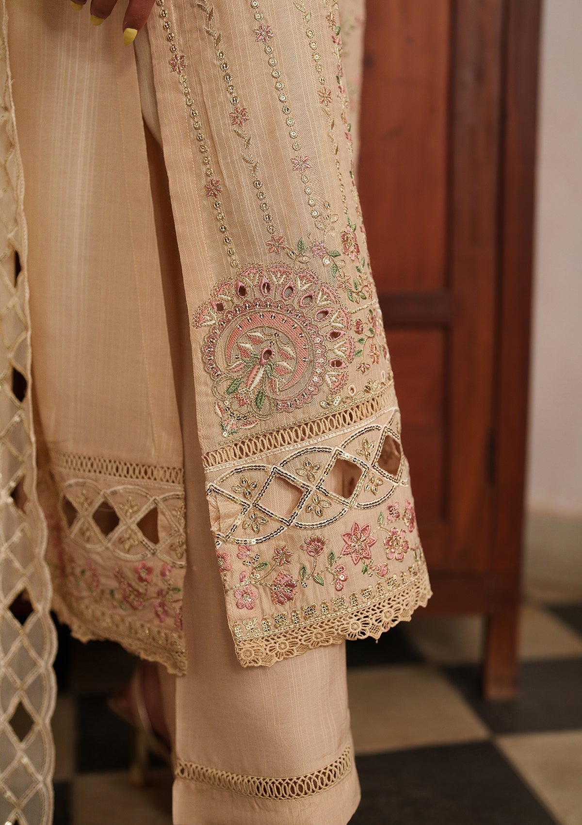 Embroidered Lawn BT6573-SKN Bin Tayyab