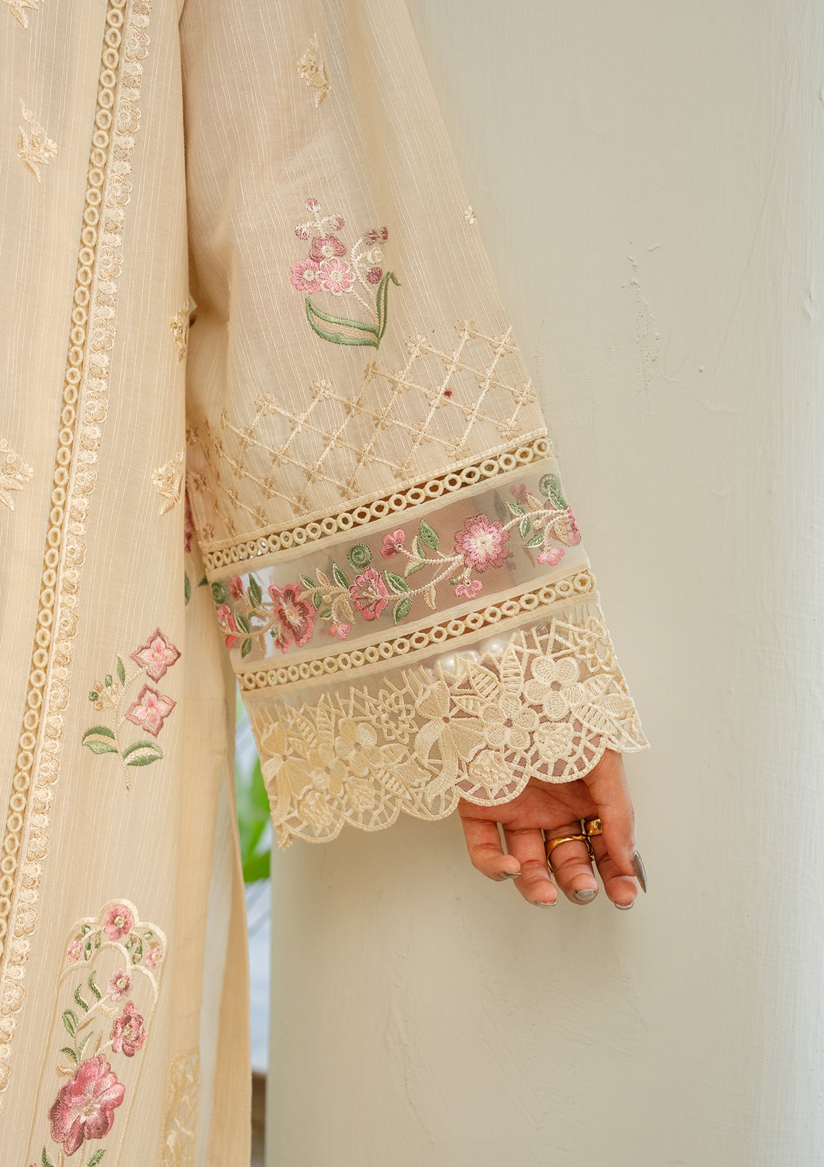 EMBROIDERED Lawn BT006880-OWH