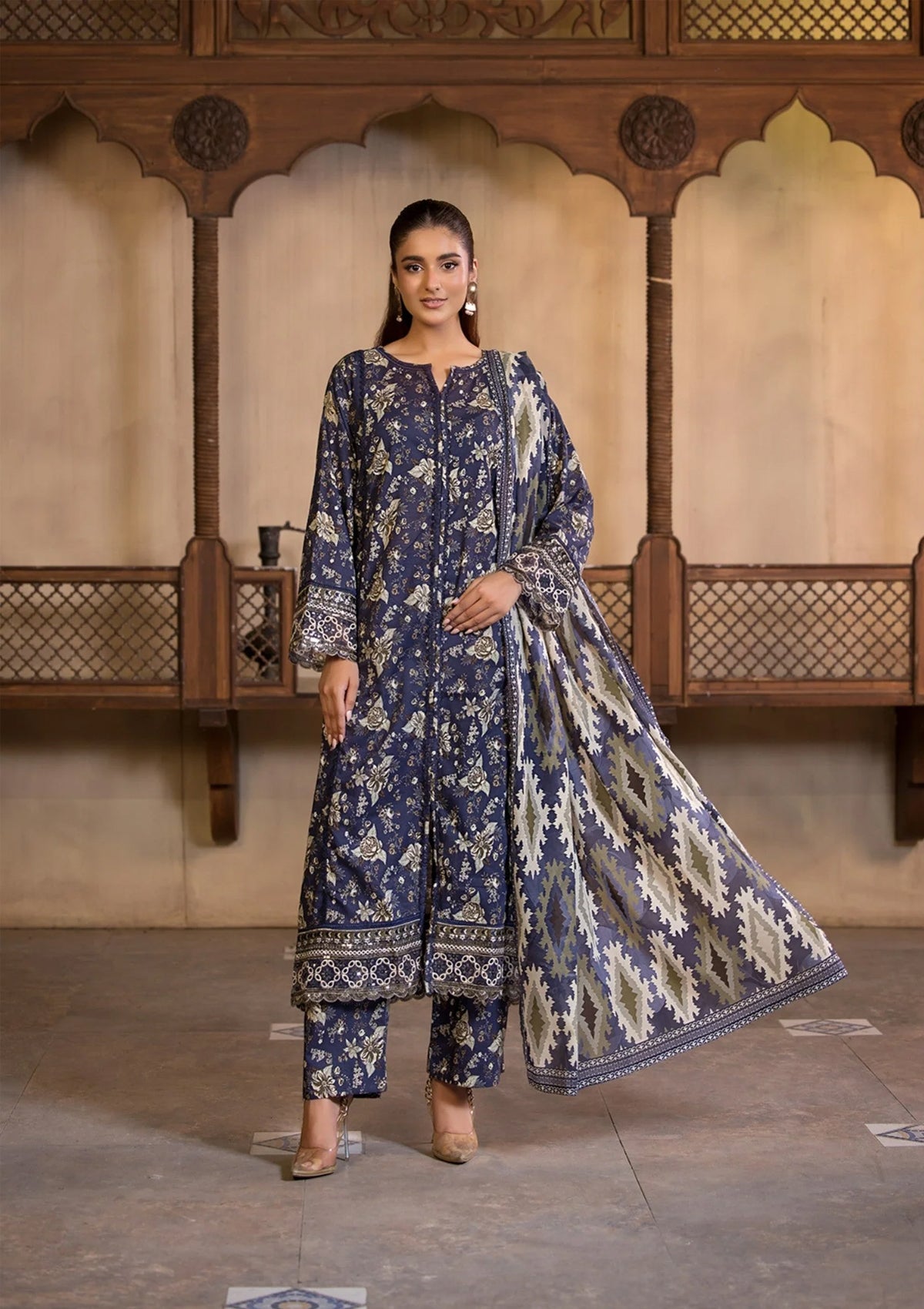 Embroidered Lawn (BT006320-NVB)