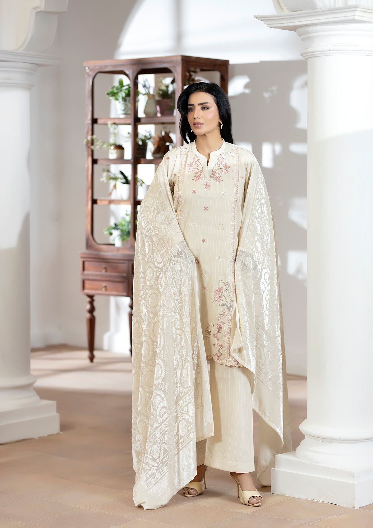 Embroidered Dhanak BT006619-CRM