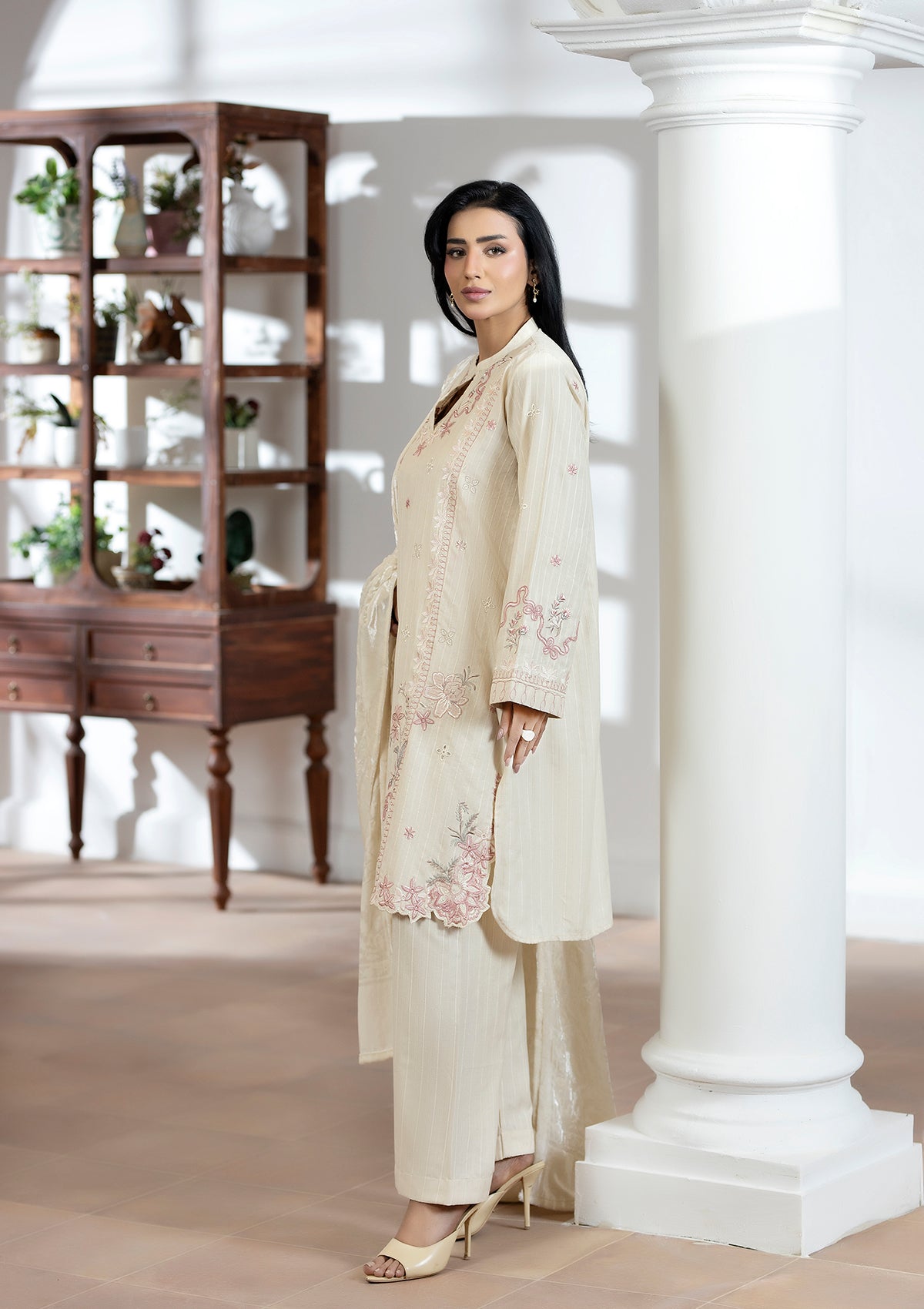 Embroidered Dhanak BT006619-CRM