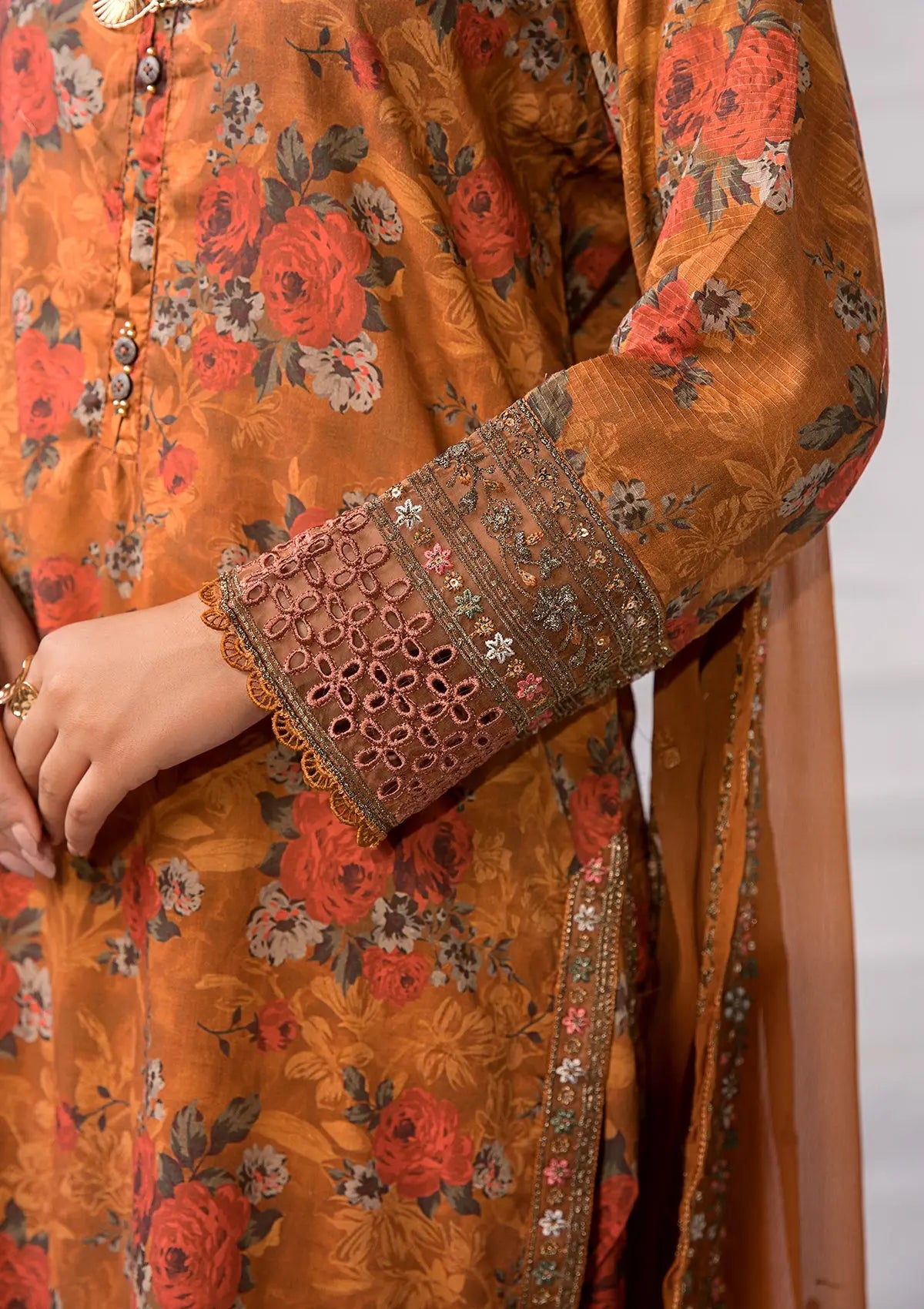 (BT006368-ORN-01) Bin Tayyab