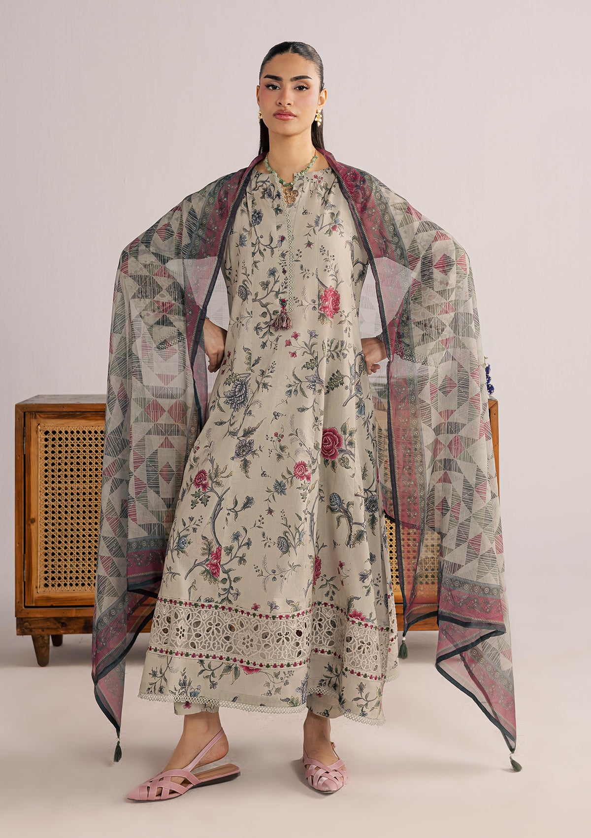 PRINTED EMBROIDERED LAWN BT006853-GRY
