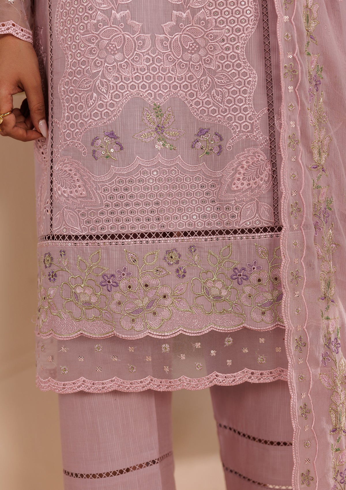 LUXURY Embroidered LAWN BT006719-LPN