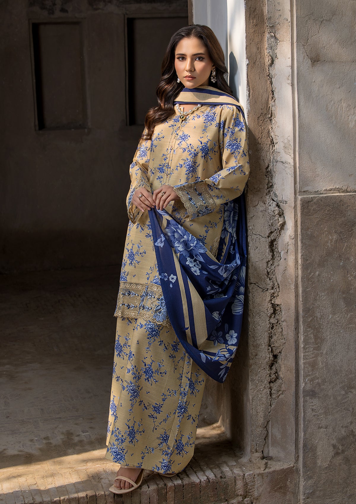 EMBROIDERED KHADDAR BT6513-LMN