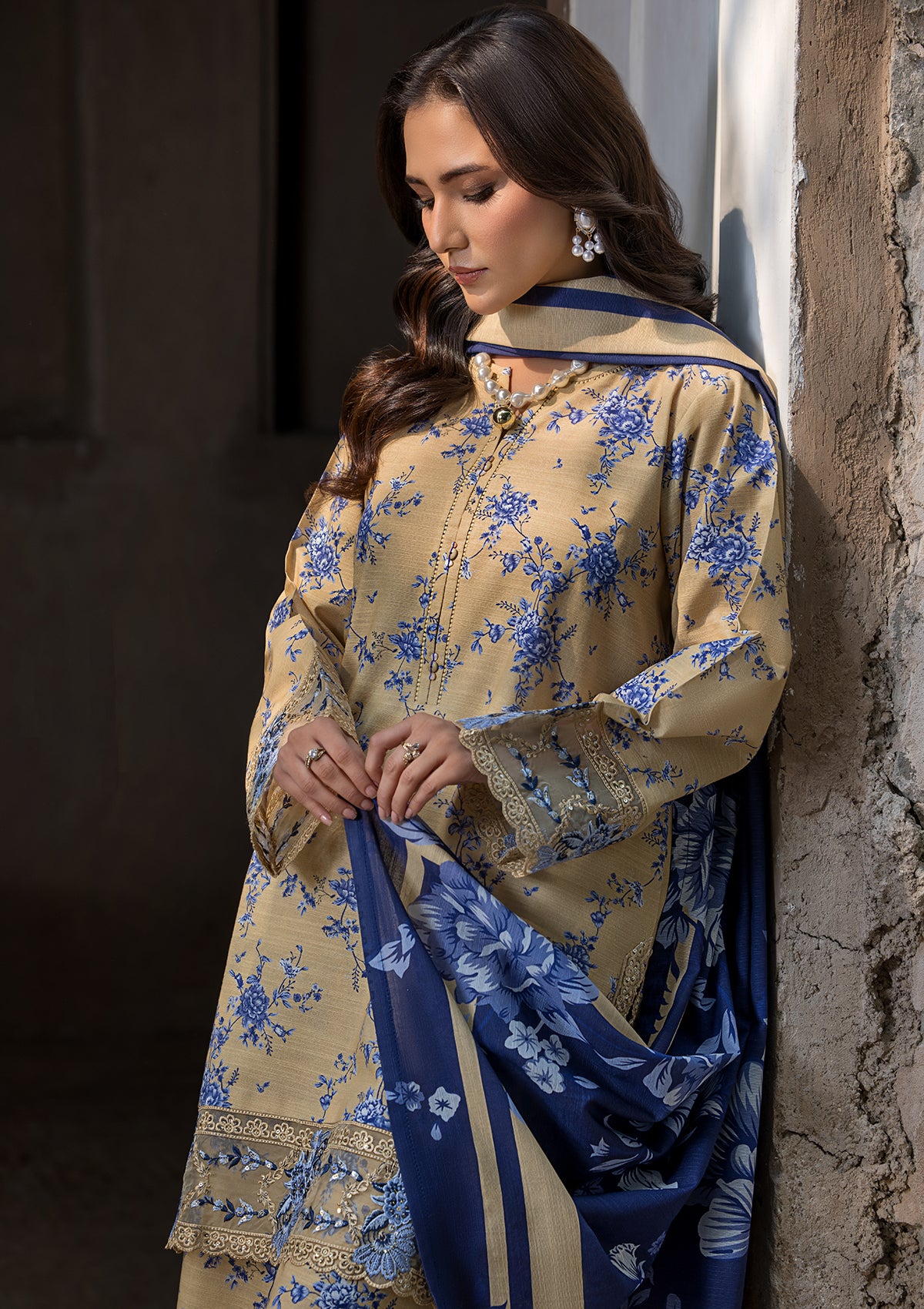 EMBROIDERED KHADDAR BT6513-LMN