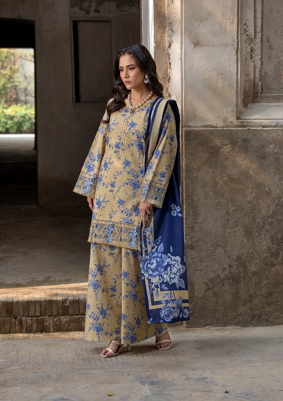EMBROIDERED KHADDAR BT6513-LMN