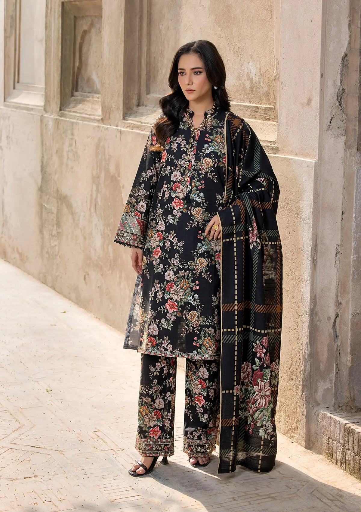 EMBROIDERED KHADDAR BT6513-SBK Bin Tayyab