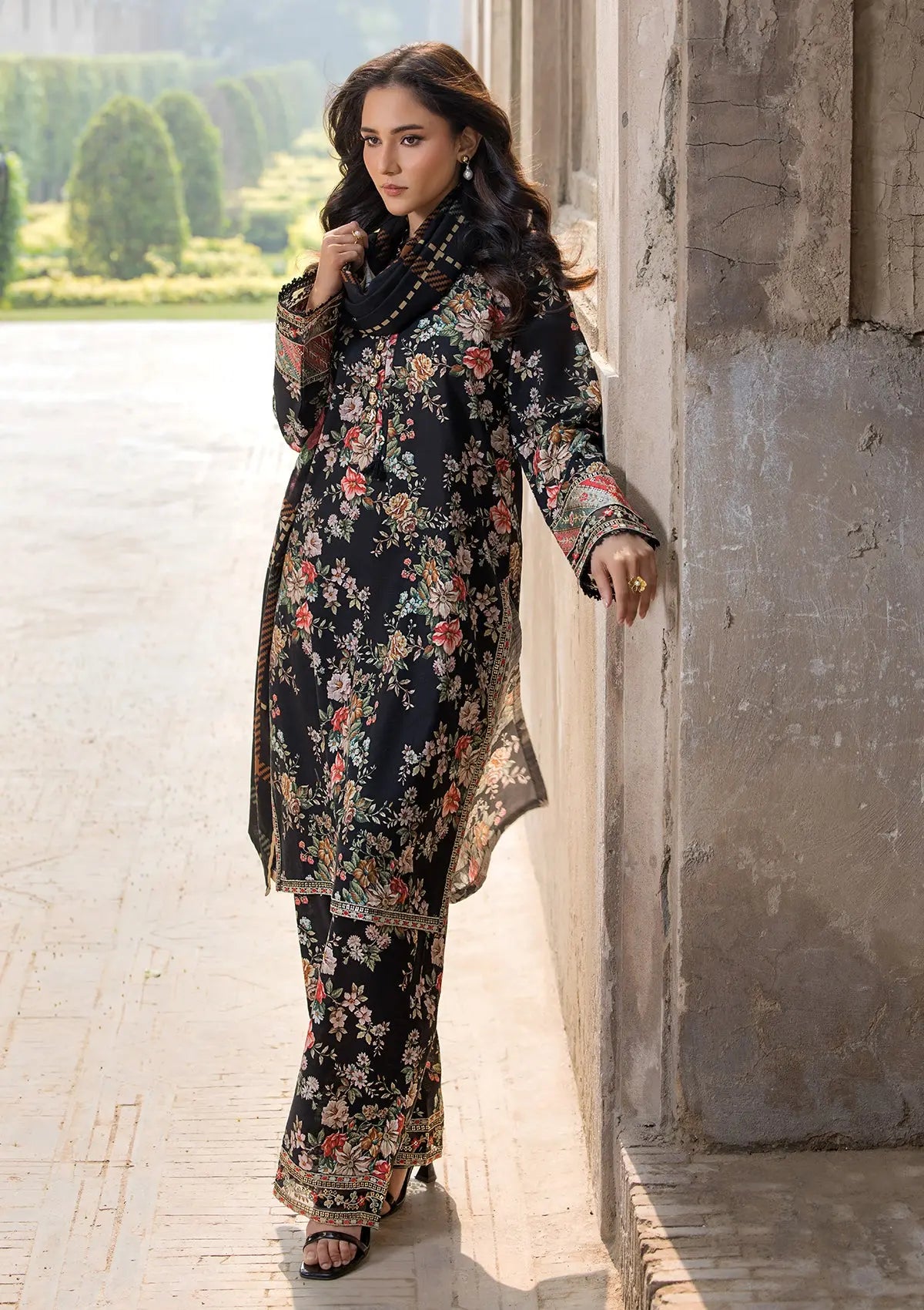 EMBROIDERED KHADDAR BT6513-SBK Bin Tayyab