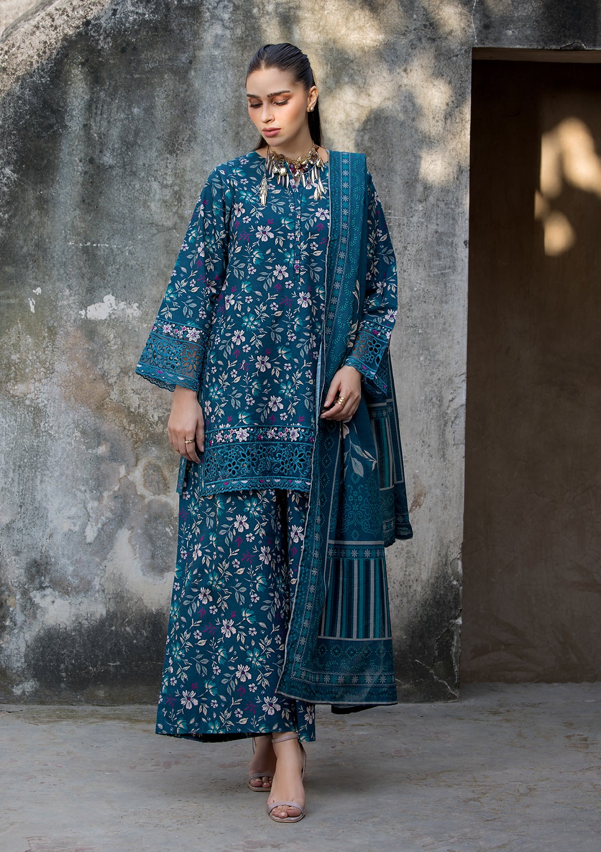 EMBROIDERED KHADDAR BT6513-RBL